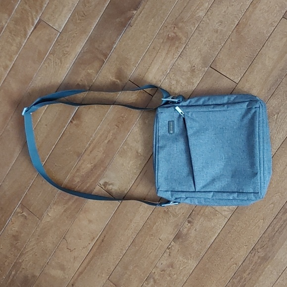 Unisex URBANI shoulder Nylon messenger tablet crossbody bag - Picture 1 of 10